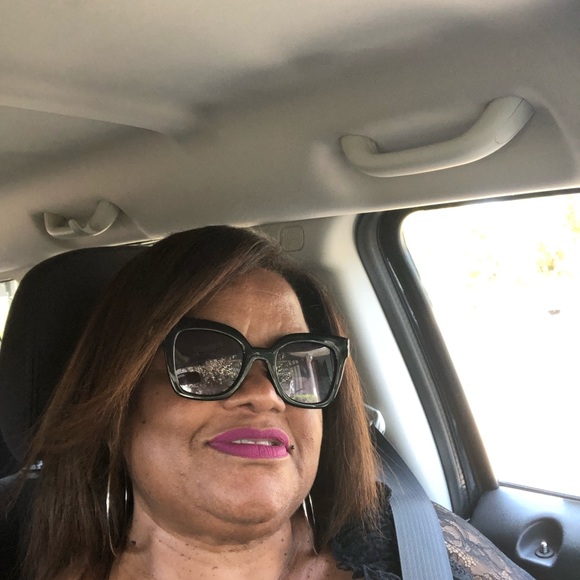 Meet your Posher, Brenda - Picture 1 of 1